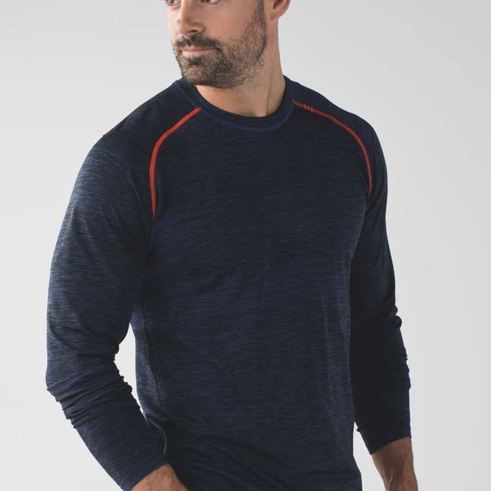 Like new! Lululemon Metal Vent Tech Long Sleeve top / shirt (navy / black) L